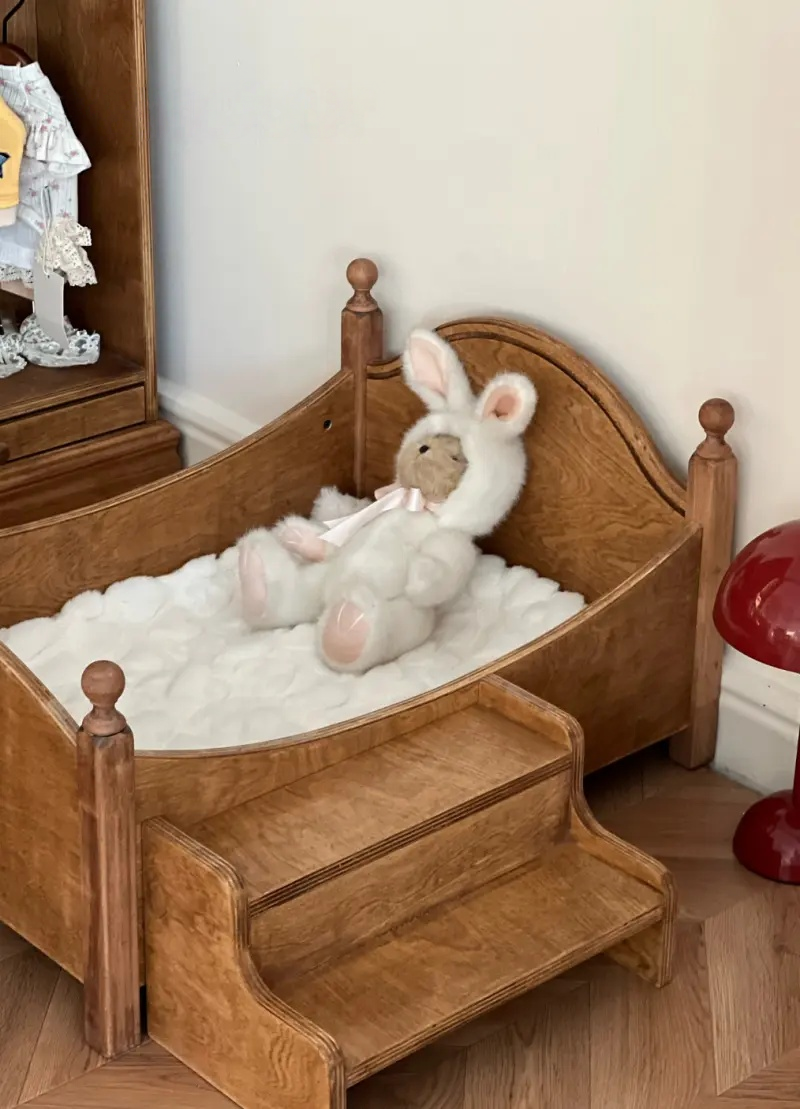 Retro Wooden Pet Bed Overview 3